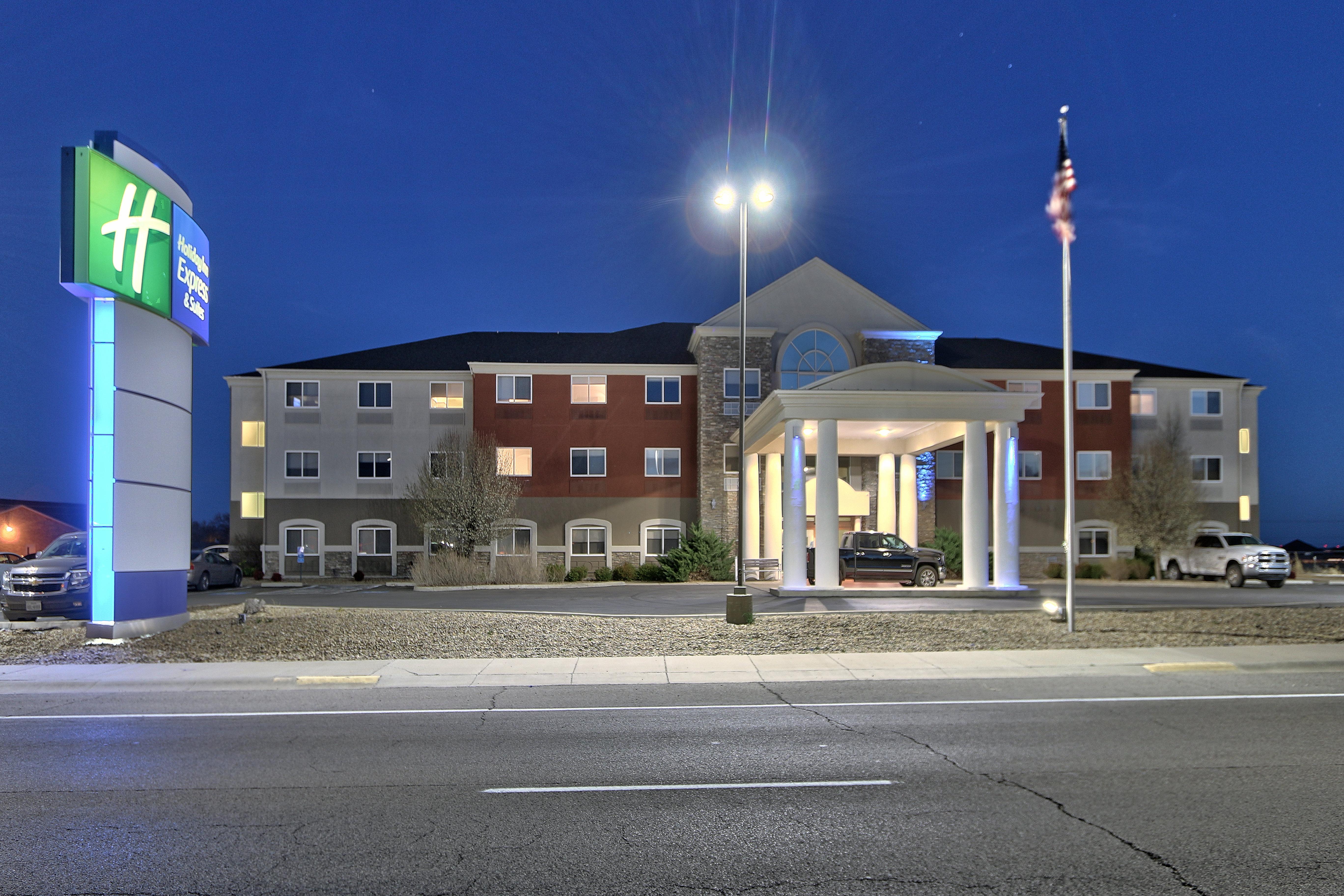Holiday Inn Express & Suites Portales By Ihg Екстер'єр фото