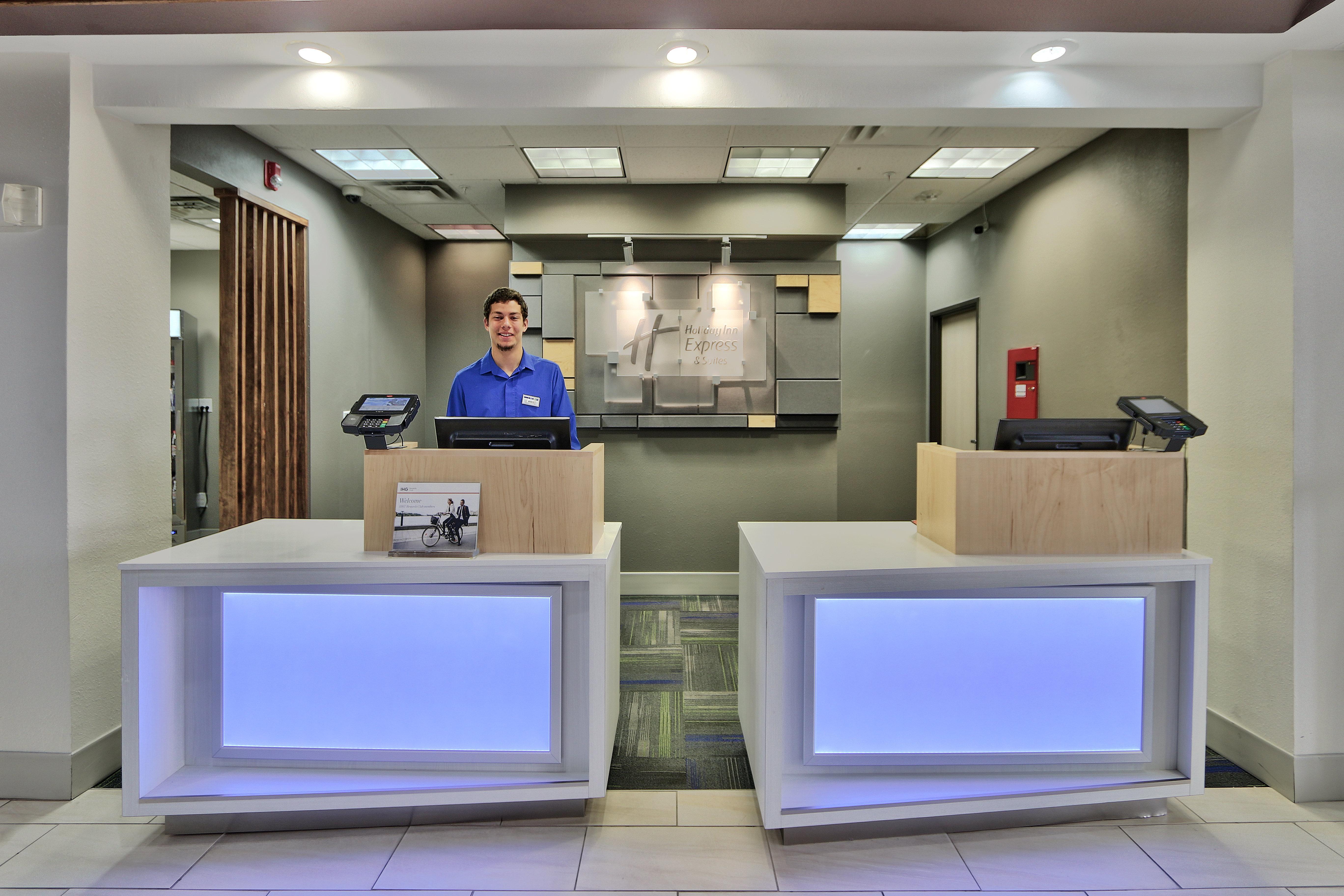 Holiday Inn Express & Suites Portales By Ihg Екстер'єр фото