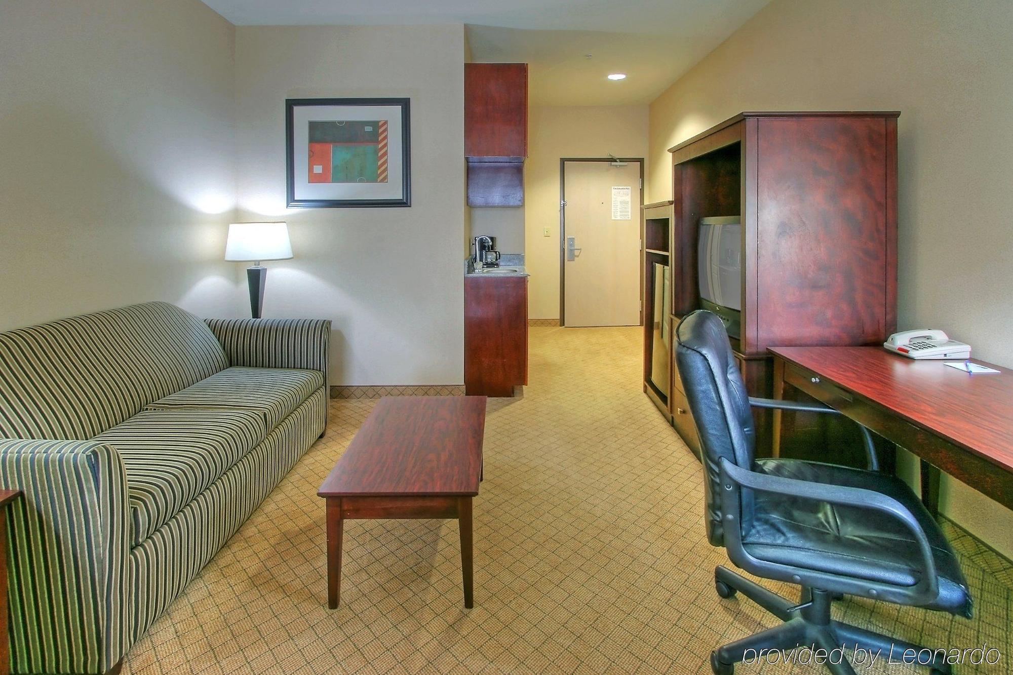 Holiday Inn Express & Suites Portales By Ihg Номер фото