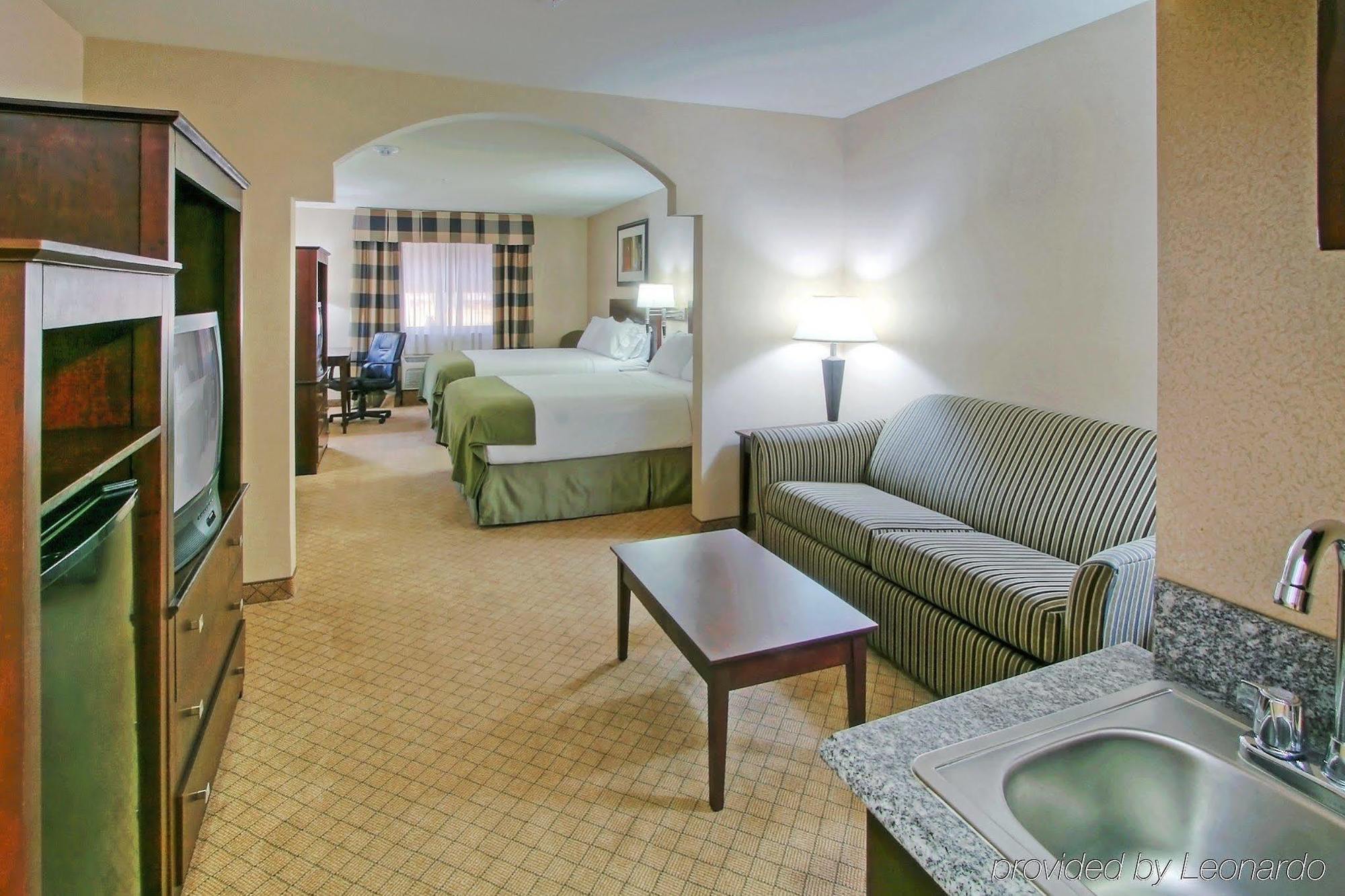 Holiday Inn Express & Suites Portales By Ihg Номер фото