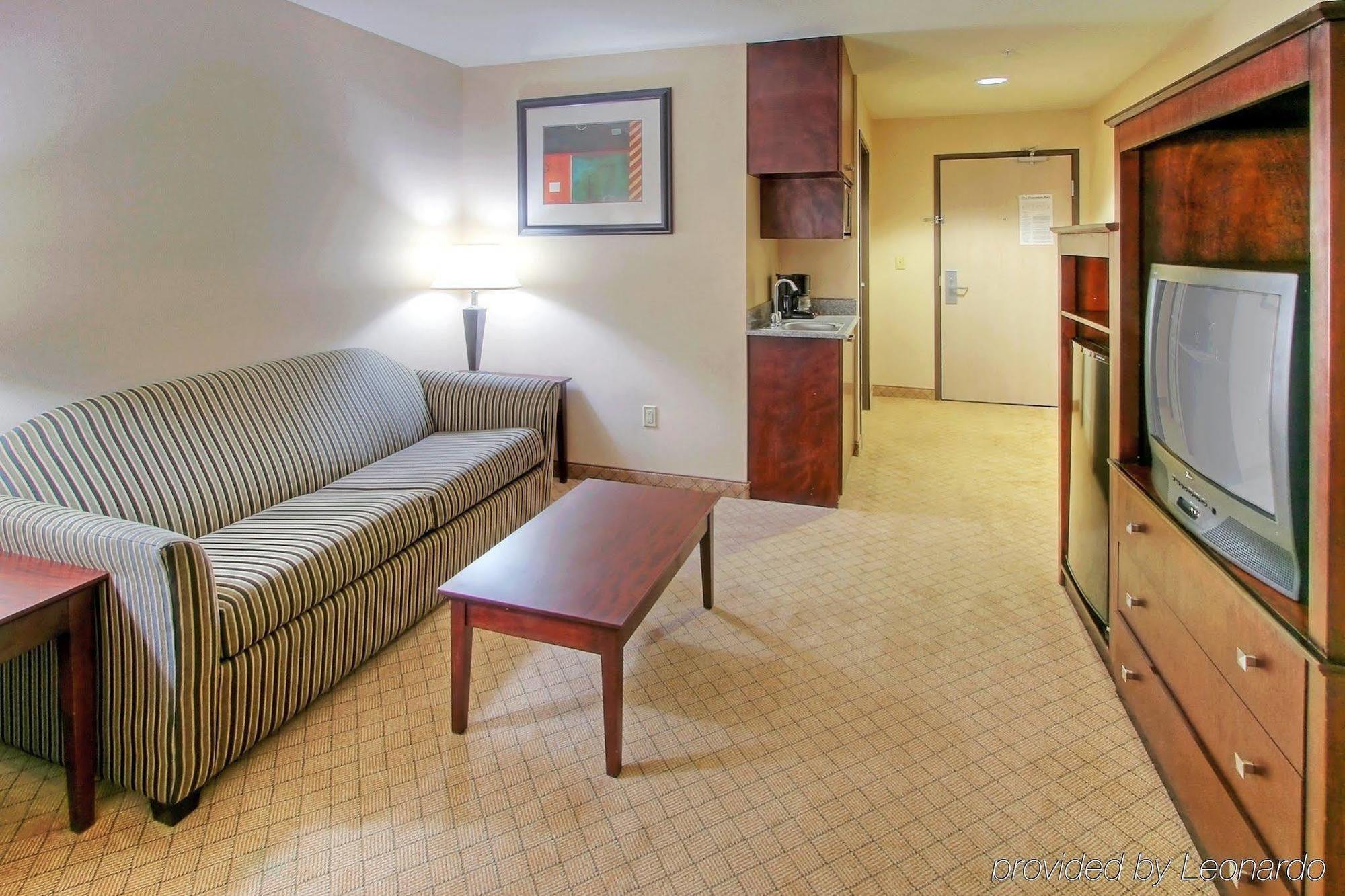 Holiday Inn Express & Suites Portales By Ihg Номер фото