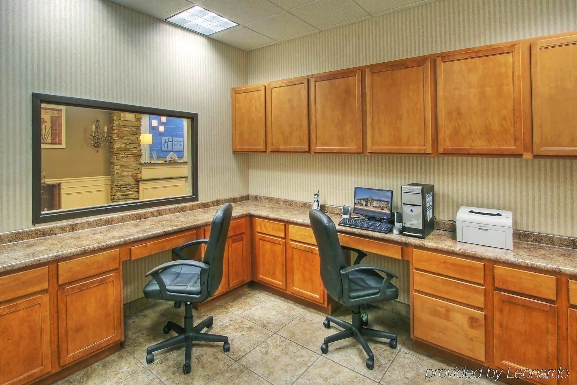 Holiday Inn Express & Suites Portales By Ihg Екстер'єр фото